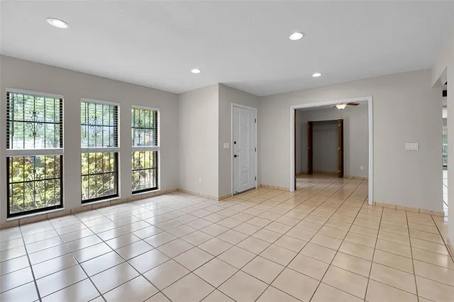 $3,000 | 8208 La Serena Drive, Tampa, FL 33614