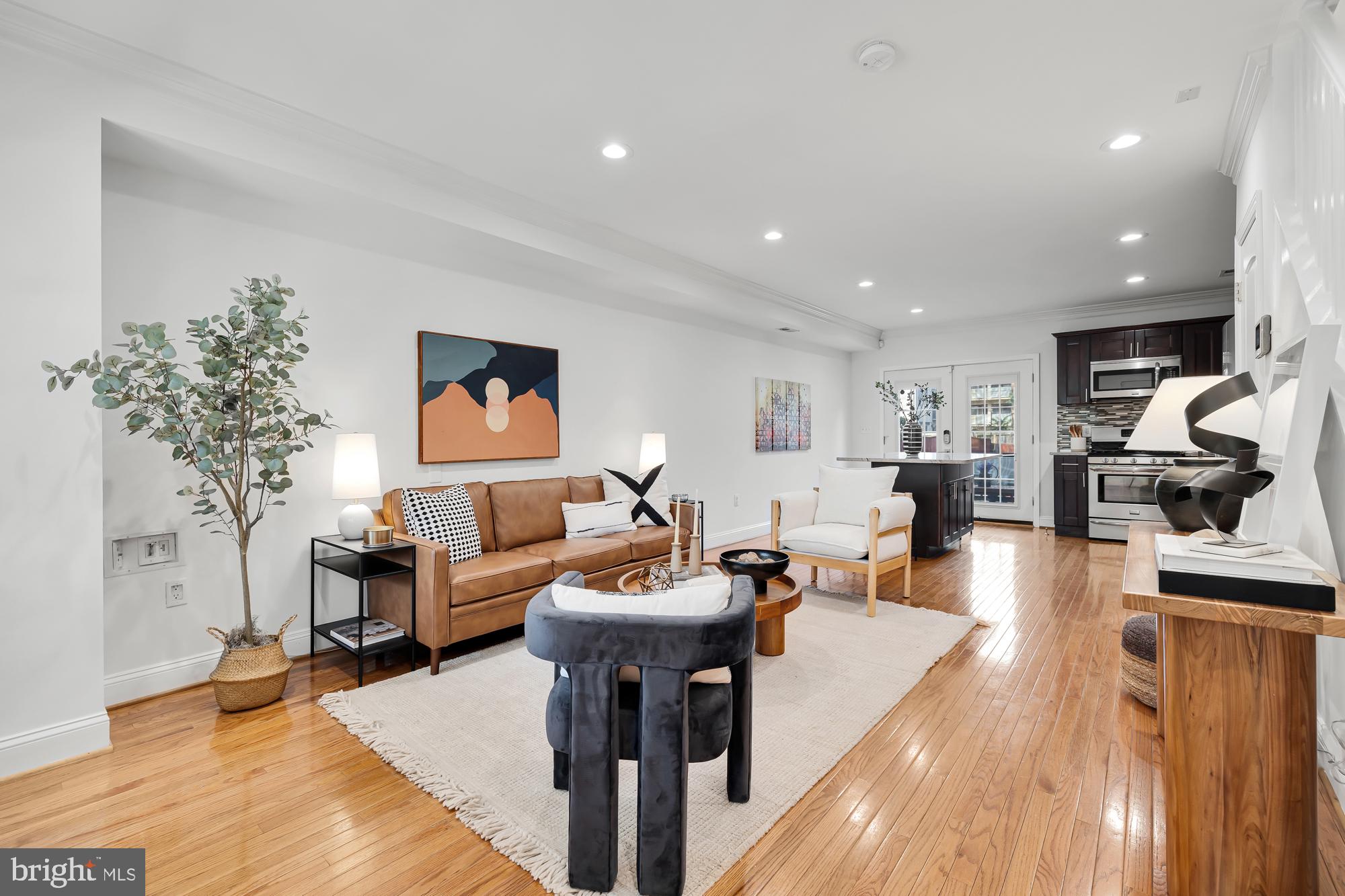 1015 15th Street Southeast Washington, DC 20003 - Photo 4 of 38