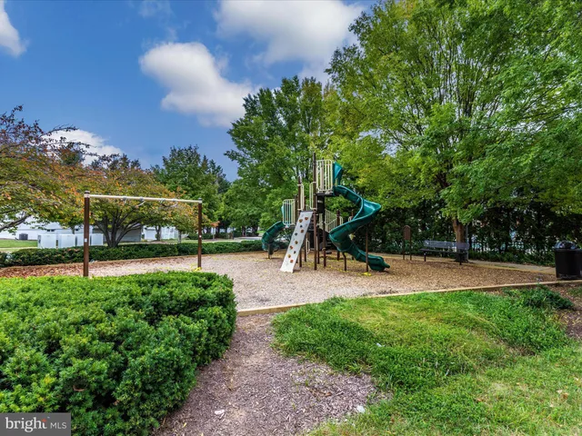a view of a house with backyard and garden