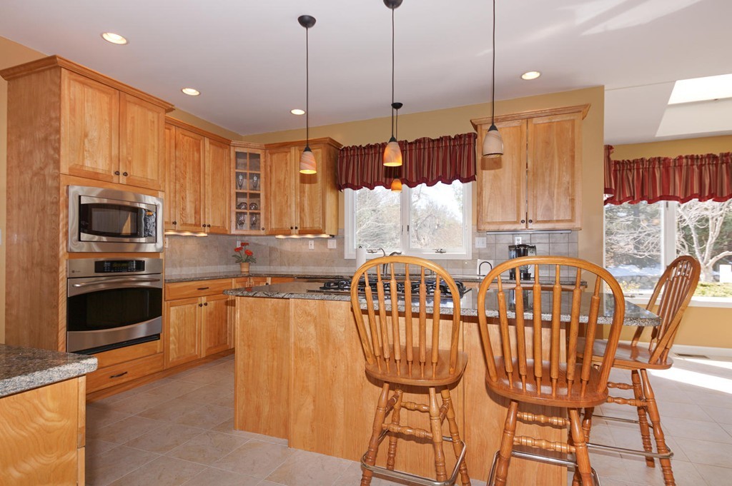 313 Robert Road Marlborough, MA 01752 - Photo 5 of 30 Gallery Image 5