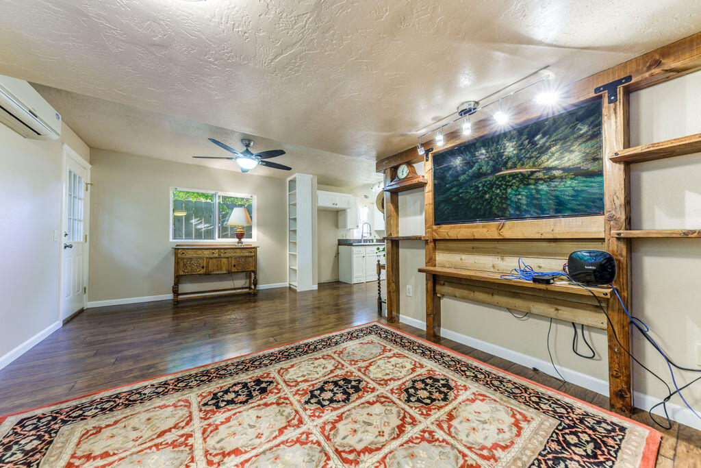 181 Upper Applegate Road, Unit 7 Jacksonville, OR 97530 - Photo 4 of 23 a view of a interior of the house