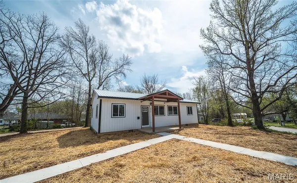 $249,900 | 400 South Jackson Street, Salem, MO 65560