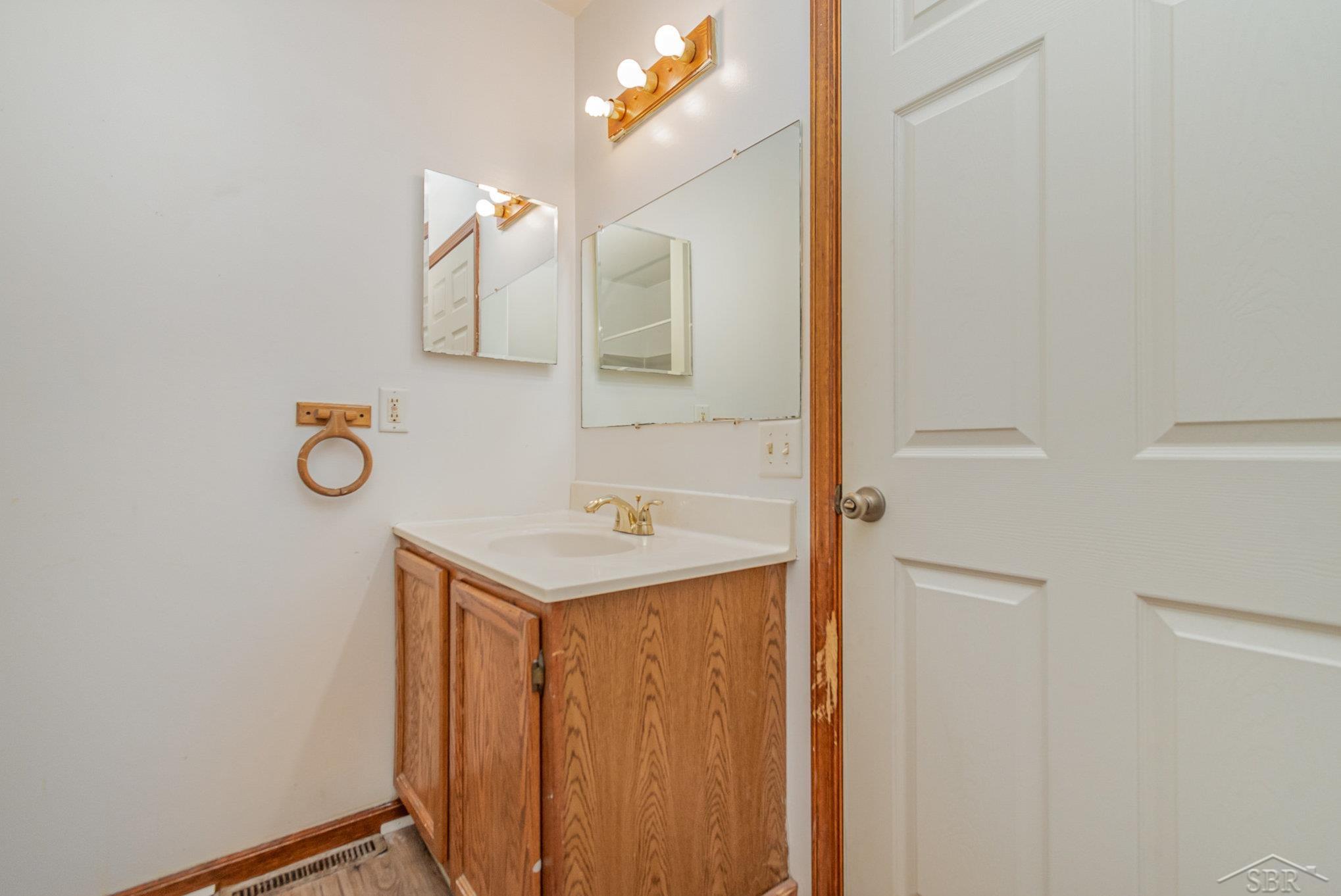 800 3rd Street Bay City, MI 48708 - Photo 10 of 21 50134170-bd1dfa45-cb2f-4fcd-b6a8-7f14f1b245d5.JPG