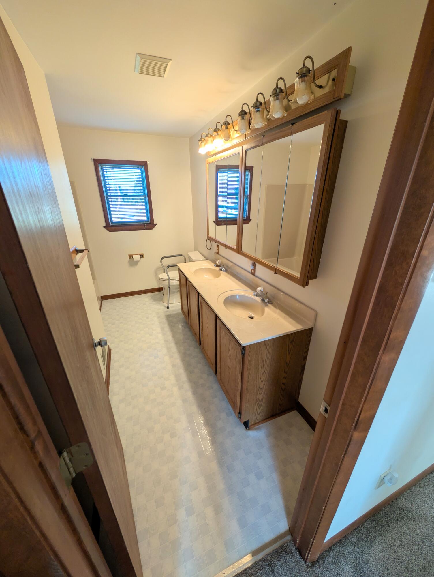 4025 Oakley Road Stockbridge, MI 49285 - Photo 9 of 24 PXL_20251123_180633665~2