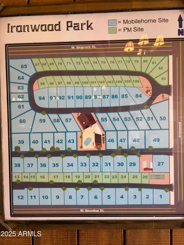 a picture of a book shelf