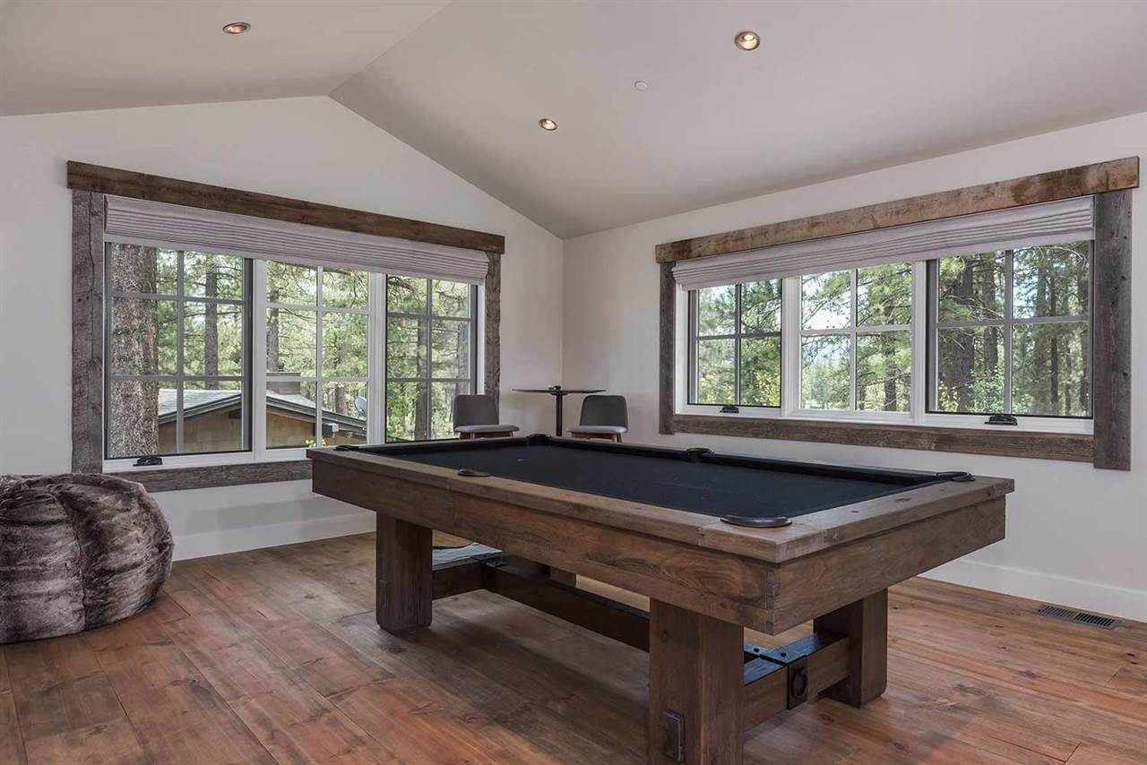 11081 Henness Road Truckee, CA 96161 - Photo 12 of 14 Upstairs gathering room