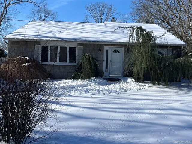 $400,000 | 574 Smithtown Avenue, Bohemia, NY 11716