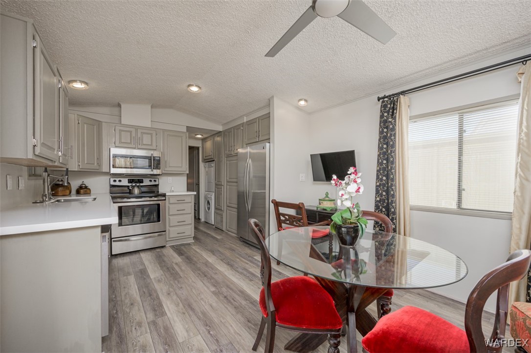2000 Ramar Road, Unit 141 Bullhead City, AZ 86442 - Photo 13 of 35 Kitchen