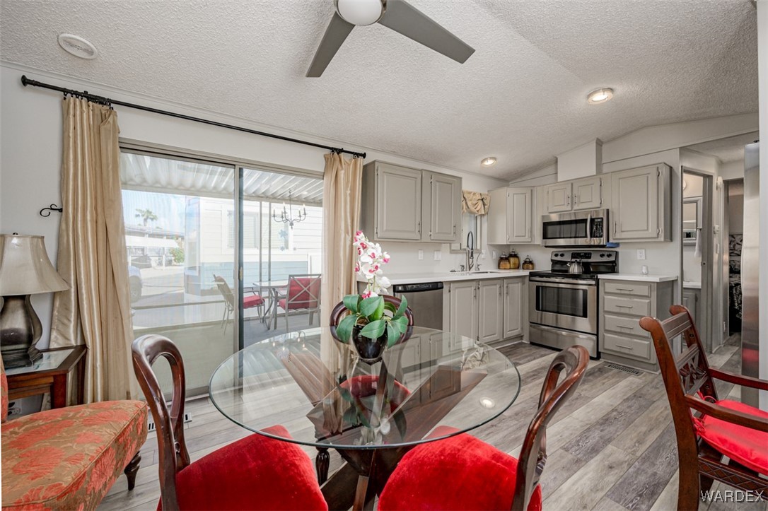 2000 Ramar Road, Unit 141 Bullhead City, AZ 86442 - Photo 14 of 35 Dining Area
