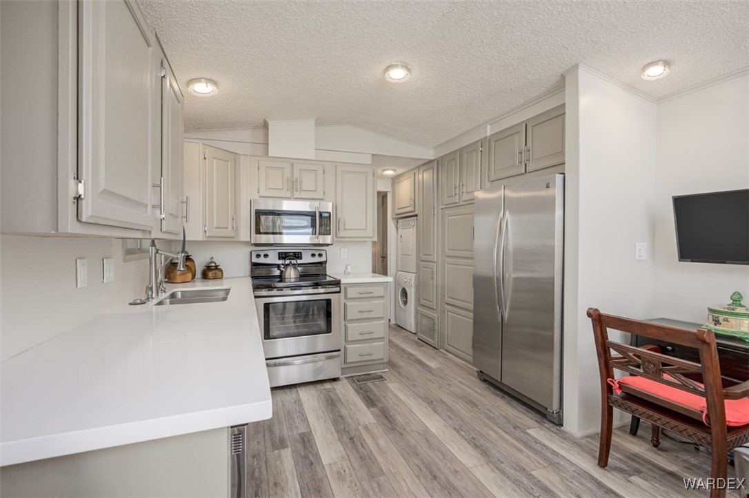 2000 Ramar Road, Unit 141 Bullhead City, AZ 86442 - Photo 16 of 35 Kitchen