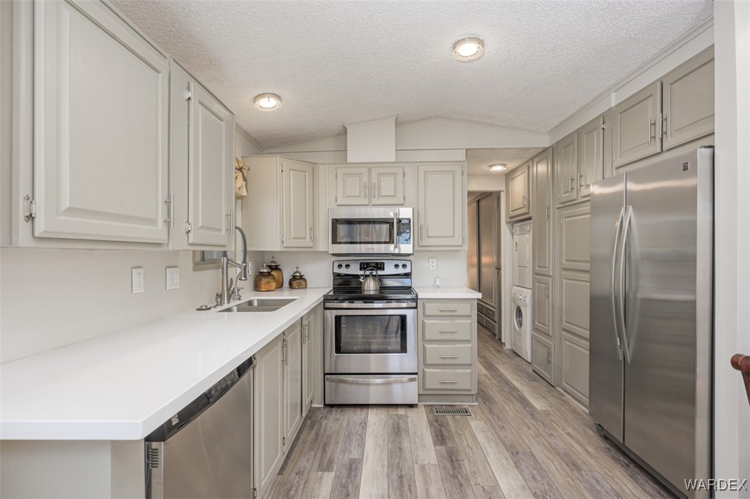 2000 Ramar Road, Unit 141 Bullhead City, AZ 86442 - Photo 17 of 35 Kitchen