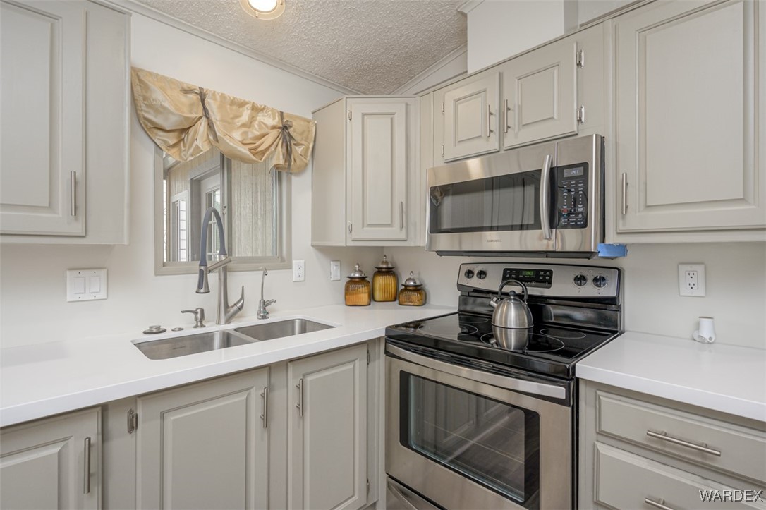 2000 Ramar Road, Unit 141 Bullhead City, AZ 86442 - Photo 18 of 35 Kitchen