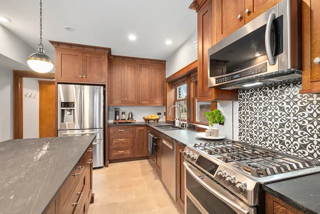 $775,000 | 2138 West 109th Street, Chicago, IL 60643