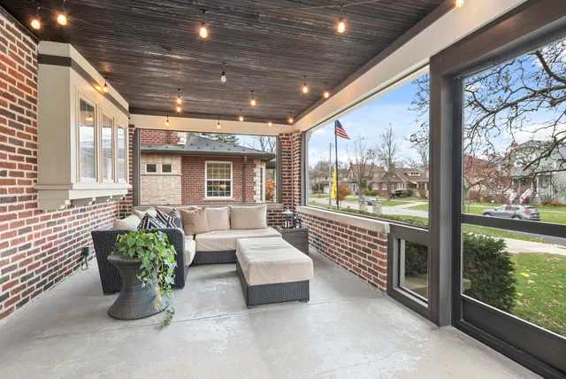 $775,000 | 2138 West 109th Street, Chicago, IL 60643