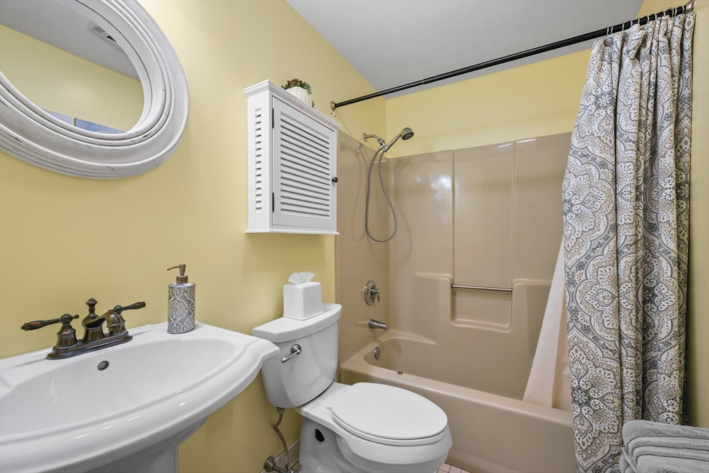 342 Sea Street Barnstable, MA 02601 - Photo 15 of 39