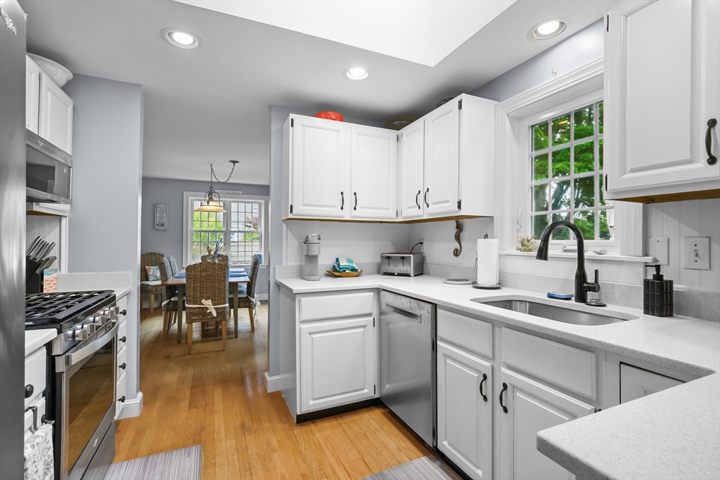 342 Sea Street Barnstable, MA 02601 - Photo 8 of 39