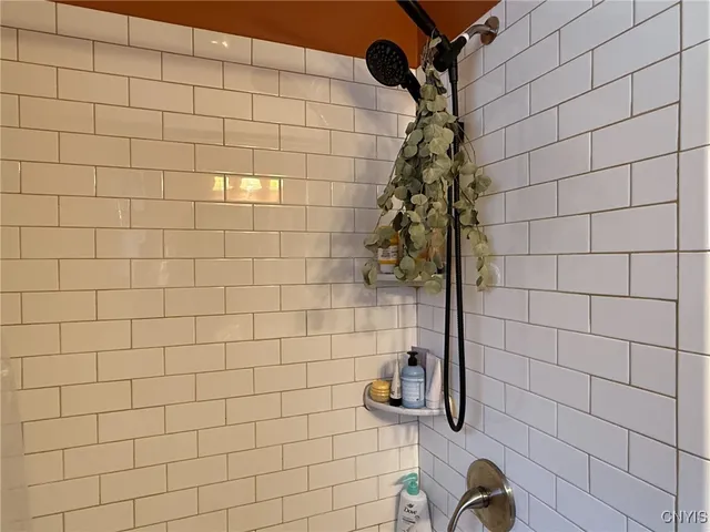 $244,900 | 203 Elmbrook Drive, Manlius, NY 13104