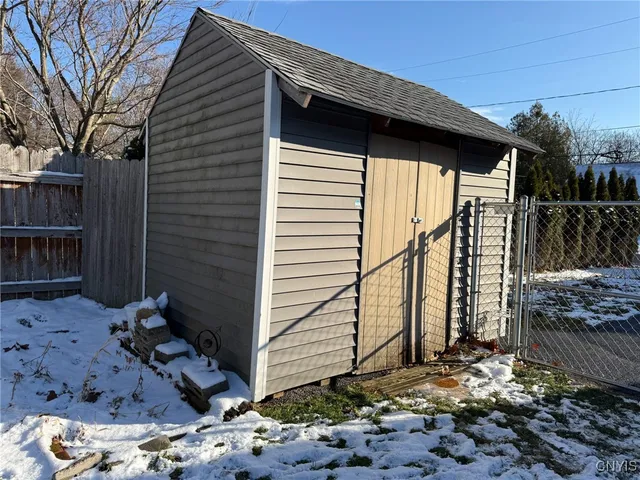 $244,900 | 203 Elmbrook Drive, Manlius, NY 13104