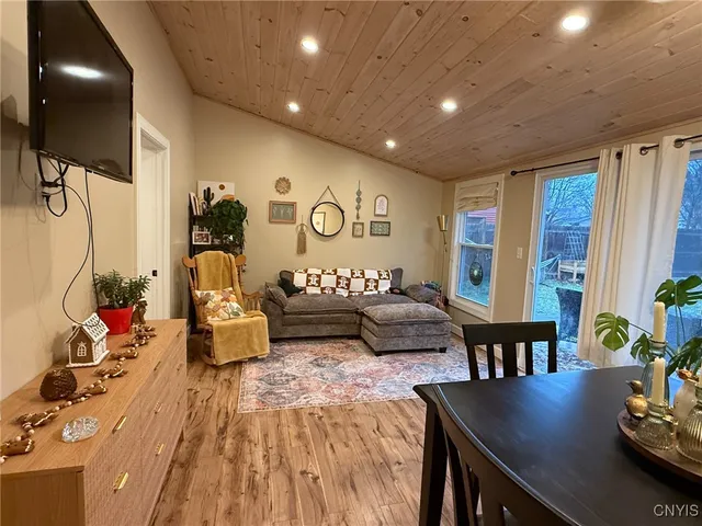 $244,900 | 203 Elmbrook Drive, Manlius, NY 13104