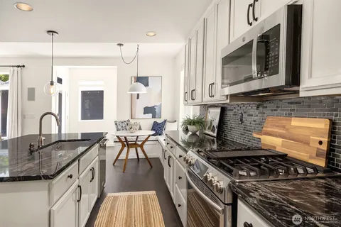 $1,499,999 | 2933 Northeast Marquette Way, Issaquah, WA 98029