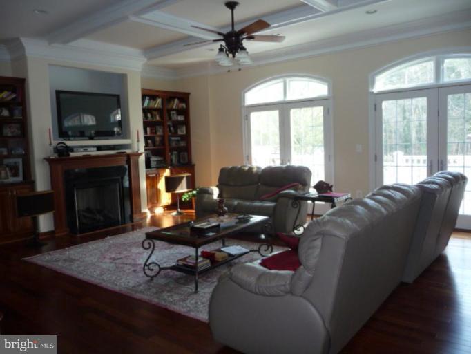 2253 Hunter Mill Road Vienna, VA 22181 - Photo 11 of 30 Family Room