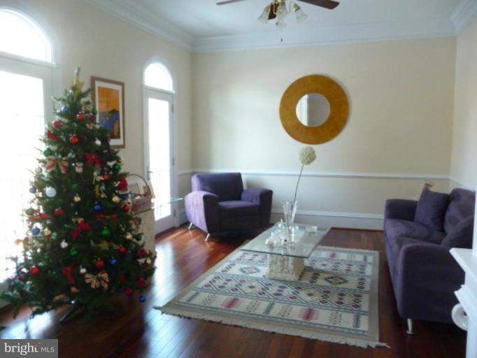 2253 Hunter Mill Road Vienna, VA 22181 - Photo 15 of 30 Living Room