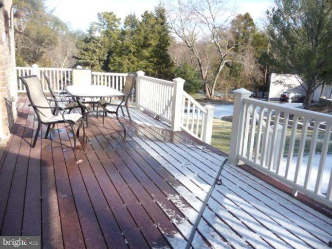 2253 Hunter Mill Road Vienna, VA 22181 - Photo 24 of 30 Deck