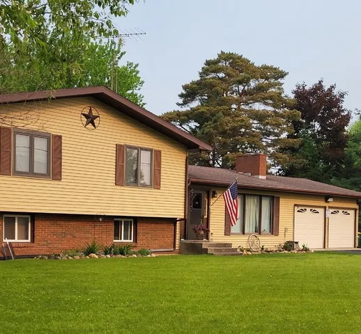 $330,000 | N9407 32nd Drive, Berlin, WI 54923