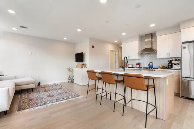 $4,300 | 457 West Broadway, Unit 206, Boston, MA 02127