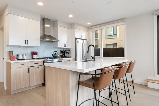 $4,300 | 457 West Broadway, Unit 206, Boston, MA 02127