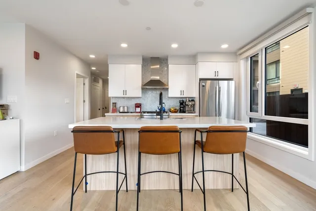 $4,300 | 457 West Broadway, Unit 206, Boston, MA 02127