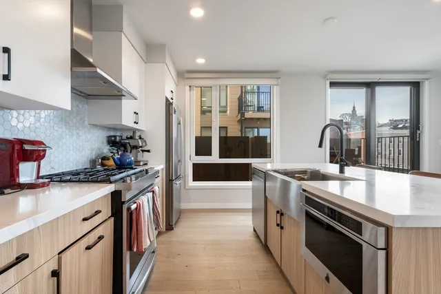 $4,300 | 457 West Broadway, Unit 206, Boston, MA 02127