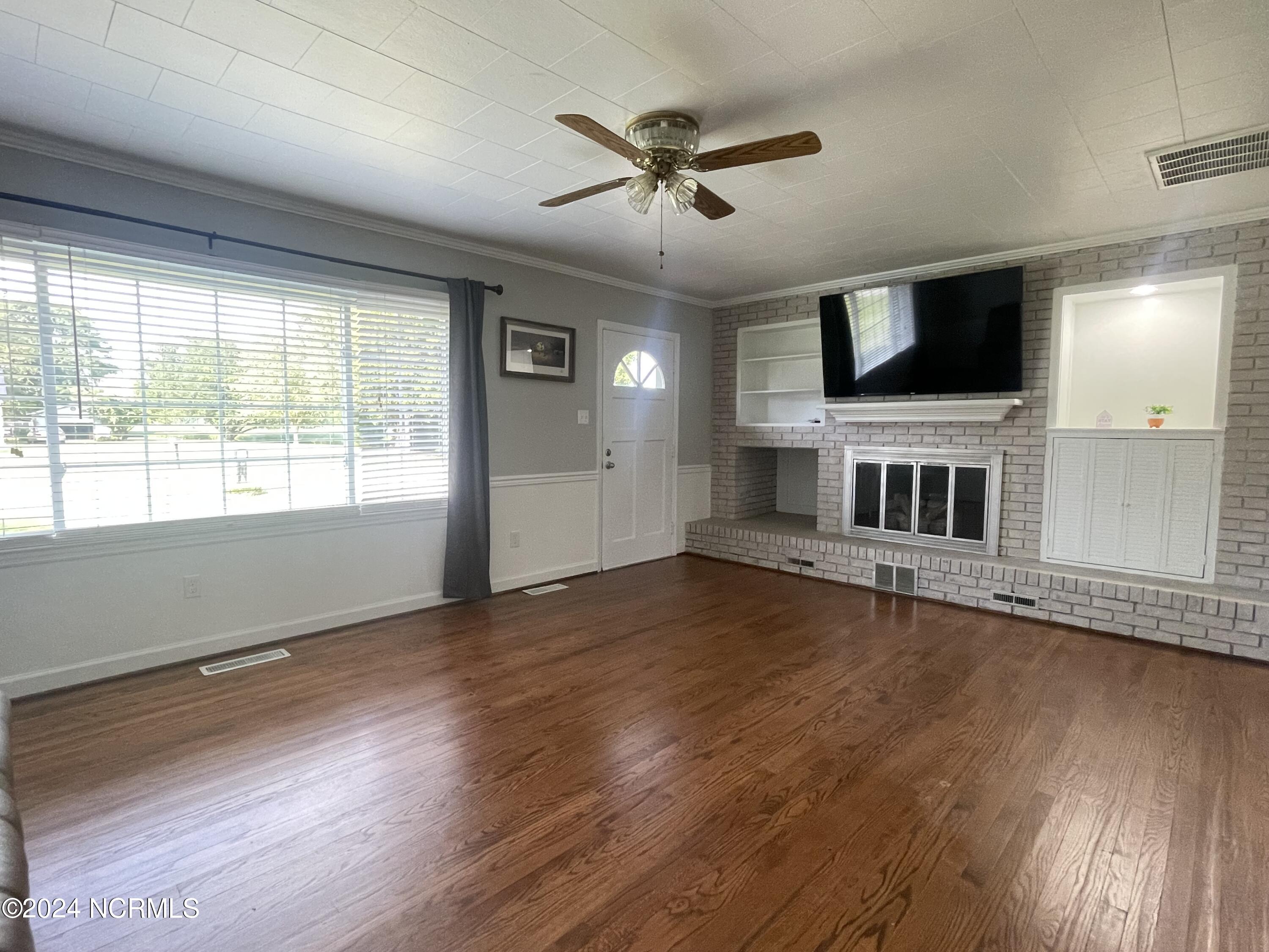 2520 Dan Peele Road Williamston, NC 27892 - Photo 20 of 47 Living Room