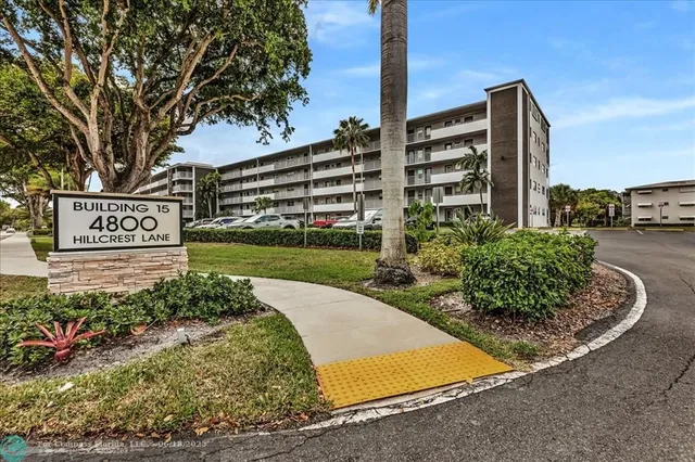 $169,900 | 4800 Hillcrest Lane, Unit 314, Hollywood, FL 33021