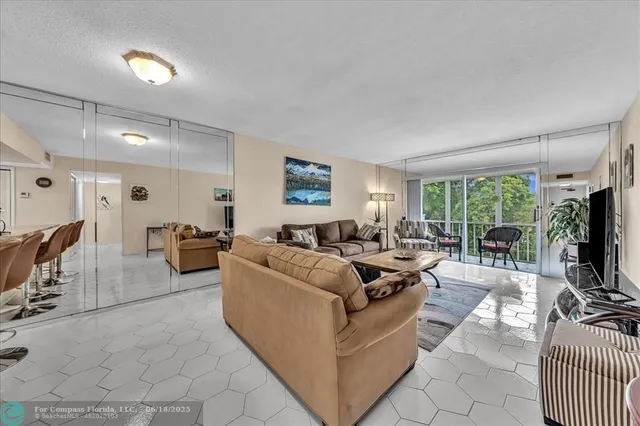 $169,900 | 4800 Hillcrest Lane, Unit 314, Hollywood, FL 33021
