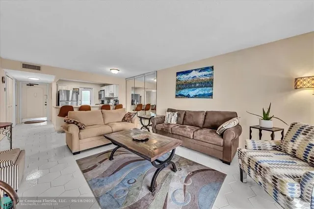 $169,900 | 4800 Hillcrest Lane, Unit 314, Hollywood, FL 33021