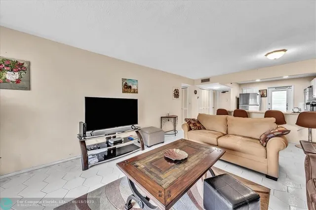 $169,900 | 4800 Hillcrest Lane, Unit 314, Hollywood, FL 33021