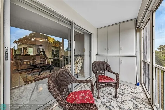 $169,900 | 4800 Hillcrest Lane, Unit 314, Hollywood, FL 33021