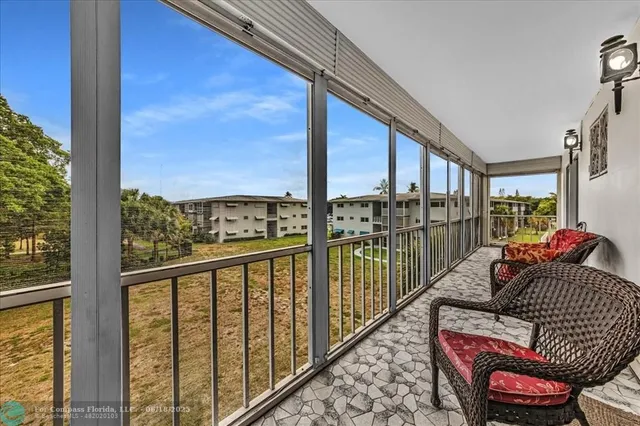 $169,900 | 4800 Hillcrest Lane, Unit 314, Hollywood, FL 33021