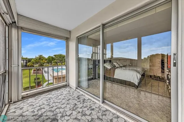 $169,900 | 4800 Hillcrest Lane, Unit 314, Hollywood, FL 33021