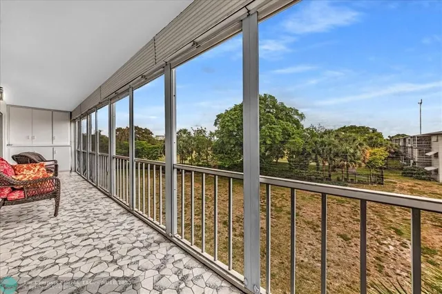 $169,900 | 4800 Hillcrest Lane, Unit 314, Hollywood, FL 33021