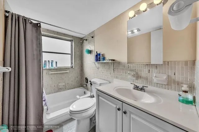 $169,900 | 4800 Hillcrest Lane, Unit 314, Hollywood, FL 33021