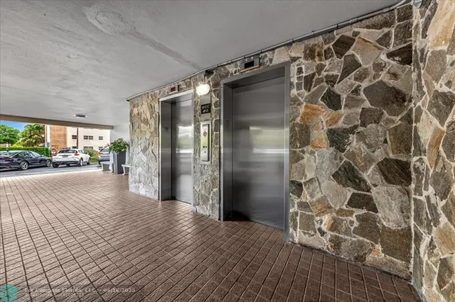 $169,900 | 4800 Hillcrest Lane, Unit 314, Hollywood, FL 33021