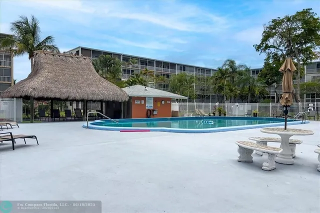 $169,900 | 4800 Hillcrest Lane, Unit 314, Hollywood, FL 33021