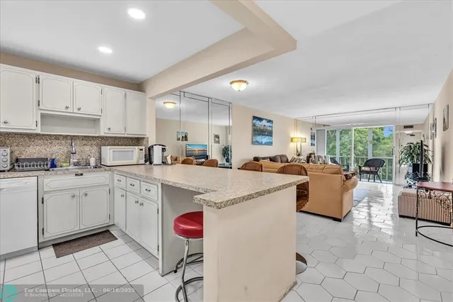 $169,900 | 4800 Hillcrest Lane, Unit 314, Hollywood, FL 33021