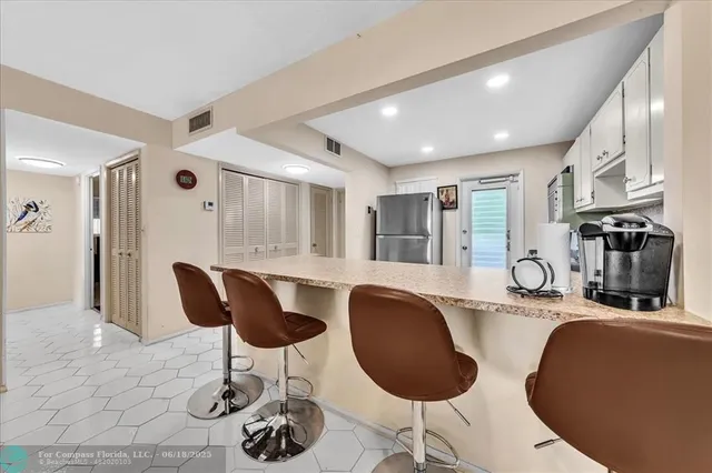 $169,900 | 4800 Hillcrest Lane, Unit 314, Hollywood, FL 33021