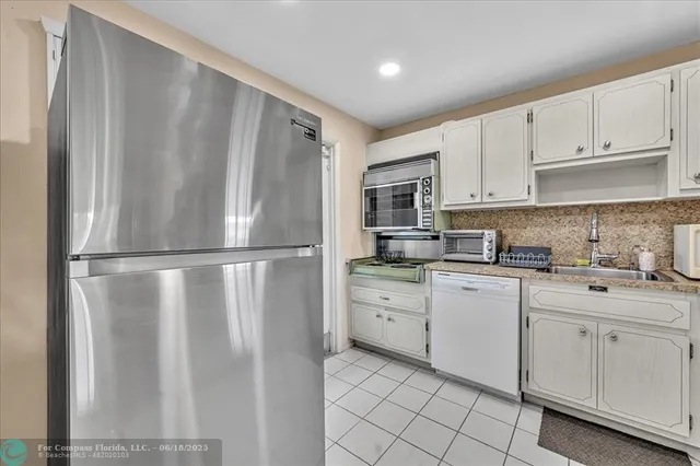 $169,900 | 4800 Hillcrest Lane, Unit 314, Hollywood, FL 33021