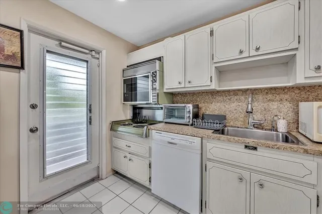 $169,900 | 4800 Hillcrest Lane, Unit 314, Hollywood, FL 33021