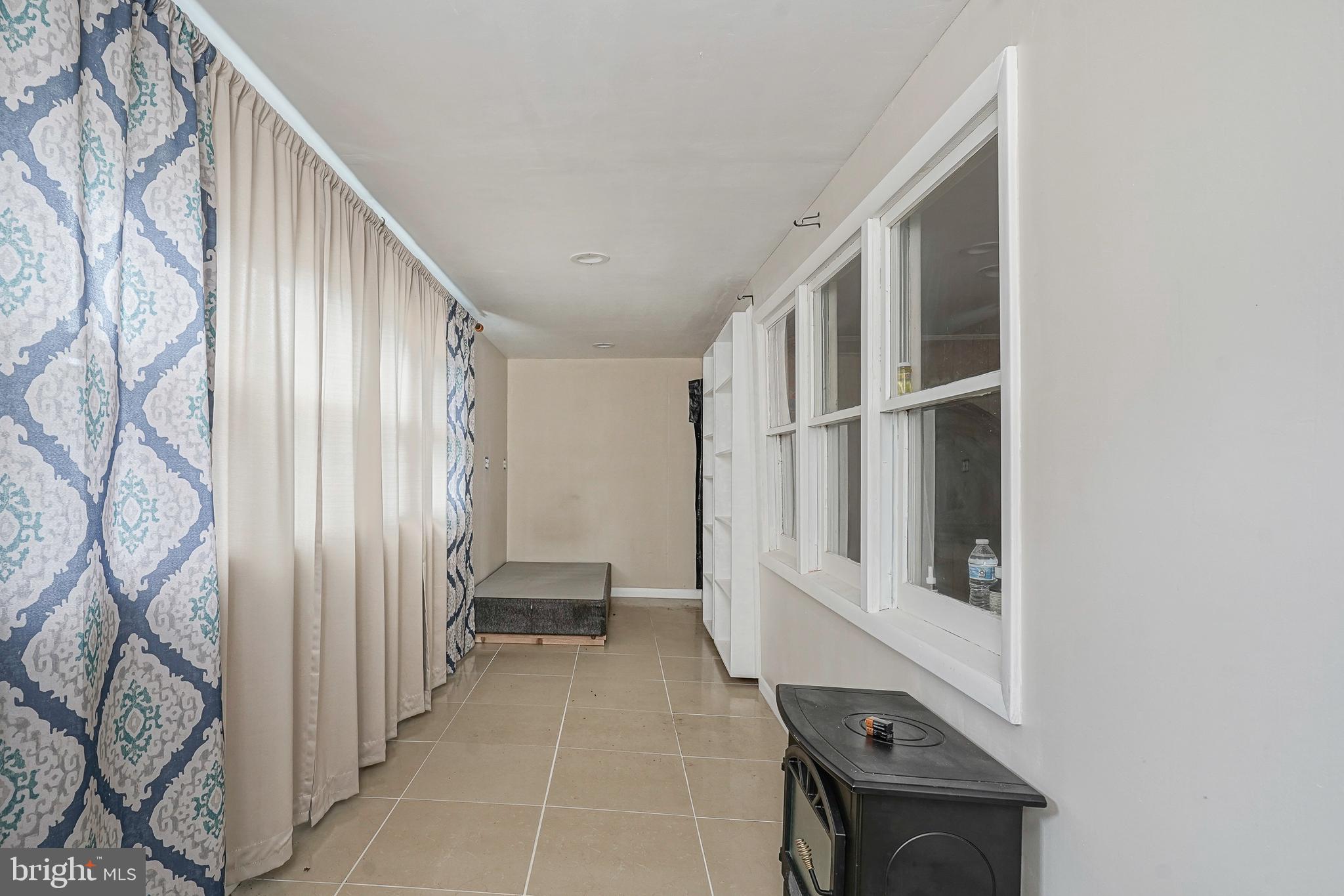 32 Olive Street Salem, NJ 08079 - Photo 4 of 38 32 Oliver Street porch