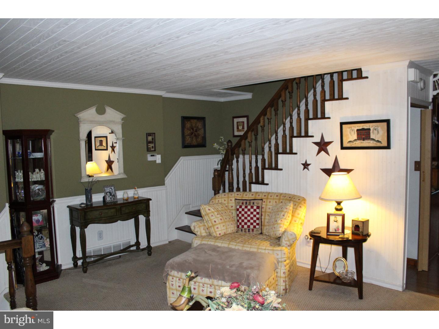 12408 Rambler Road Philadelphia, PA 19154 - Photo 3 of 20 Living Room
